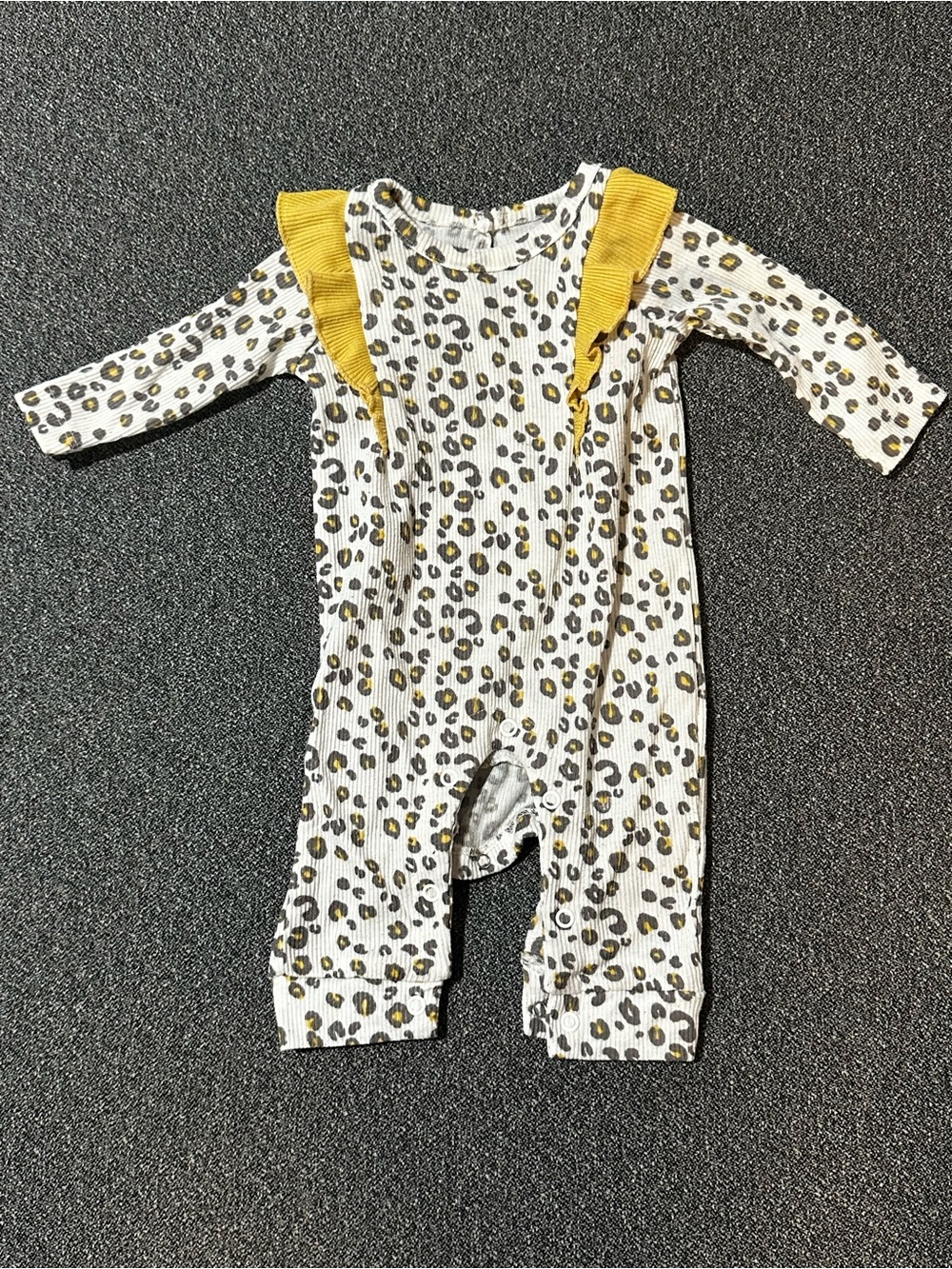 Baby One Piece Leopard Print 3M
Outfit